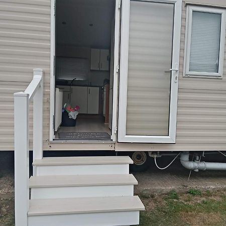 Caledonian Caravan Jaywick Sands Экстерьер фото